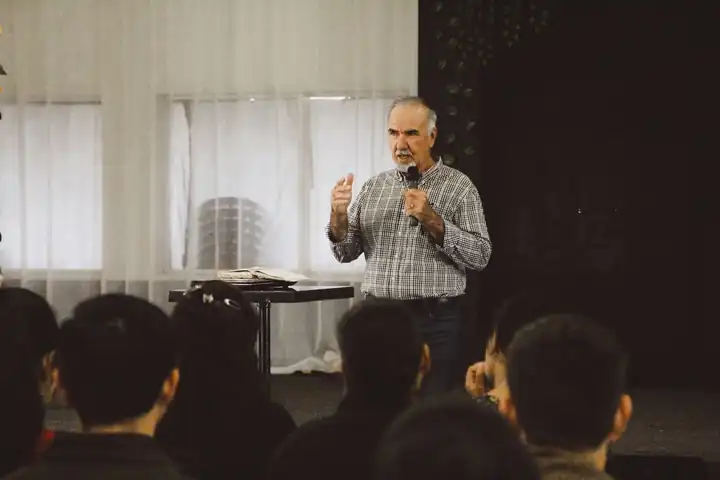 Enseñanza bíblica durante una jornada de formación de Misión Auxiliar.